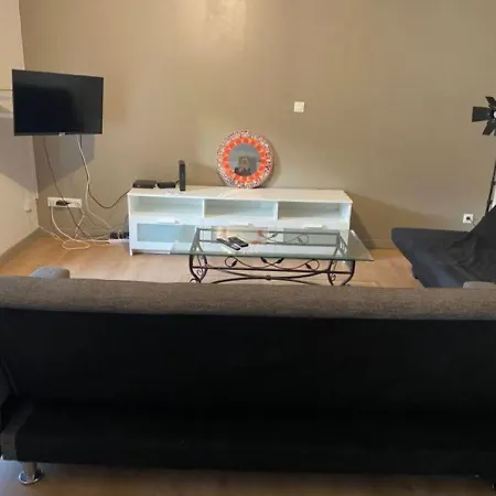 아파트 Studio In Family Building